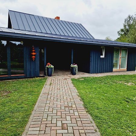 Guest House Podnieki 벤츠필스 외부 사진